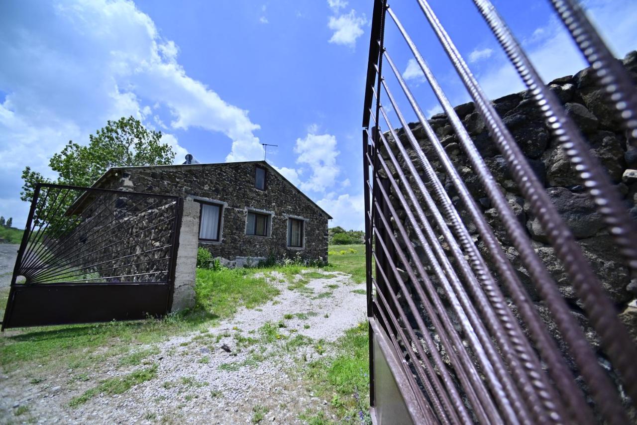 Sevan Tarsus Guesthouse Tsovazard المظهر الخارجي الصورة